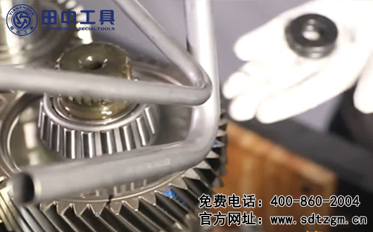 ZF12檔變速箱主箱拆卸